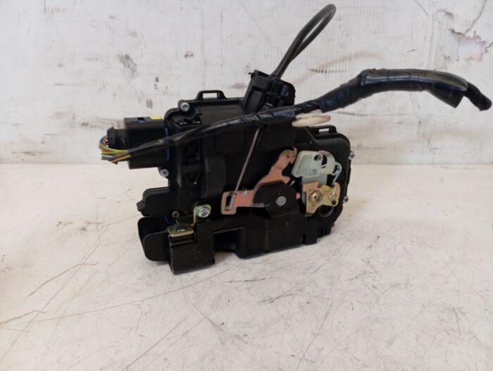 Cerradura puerta delantera derecha Volkswagen Passat 3B2 2001 y otros modelos grupo VAG