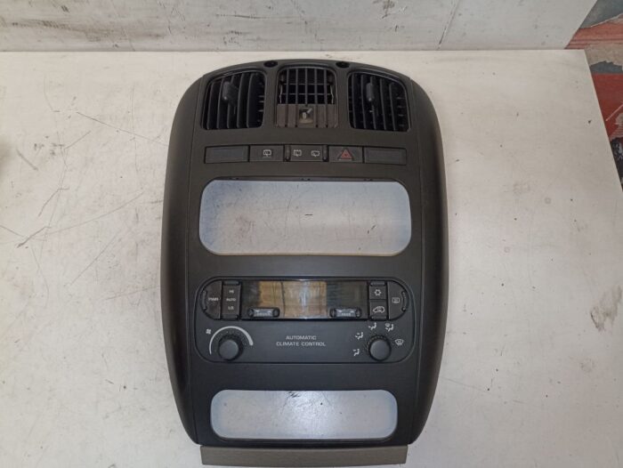 Consola central con mando climatizador Chrysler Grand Voyager 2002