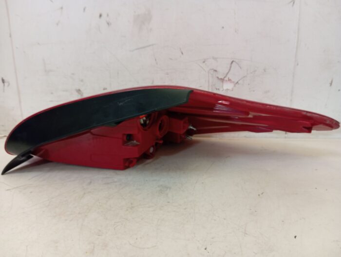 Piloto Trasero izquierdo Kia Cee´d 2013 LED con toque reparado