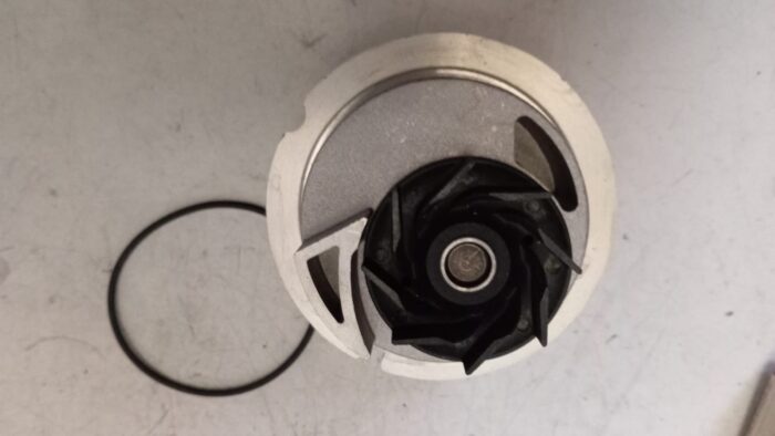 Bomba de agua Motrio nueva Opel