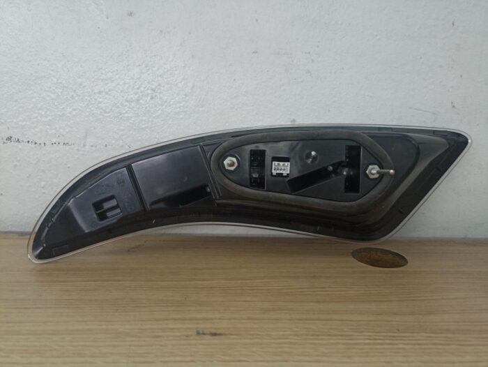 Luz Trasera derecha LED para Lancia Delta III nuevo con pequeño defecto