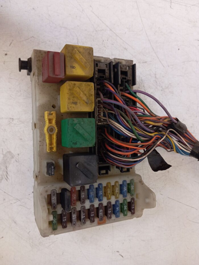 Caja Reles / Fusibles Ford Mondeo I Sedán 1997 Gasolina