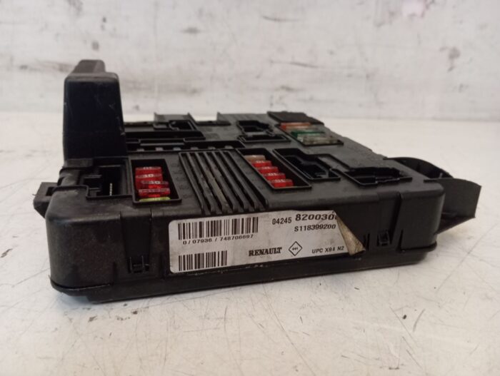 BSM Caja relés y fusibles Renault Scenic II 2004
