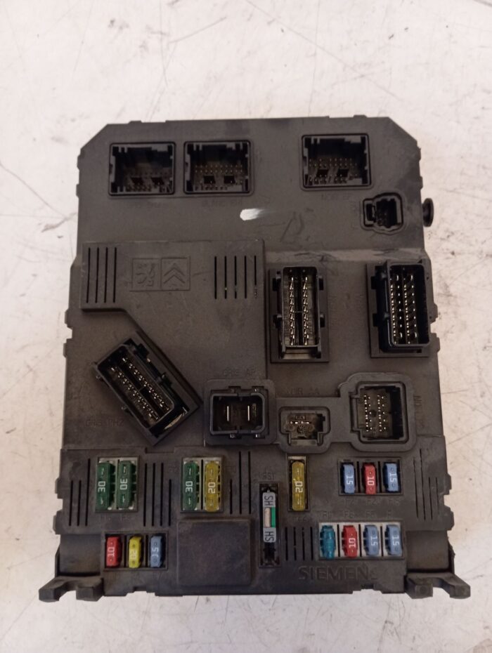 Caja Reles / Fusibles Peugeot 407 2005 Gasolina