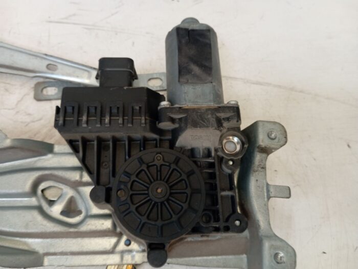Elevalunas Delantero Derecho Opel Astra H 2005 con motor