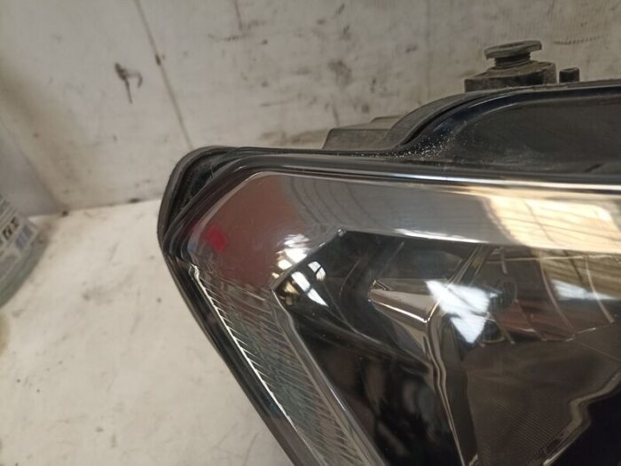 Faro Derecho Volkswagen Caddy IV