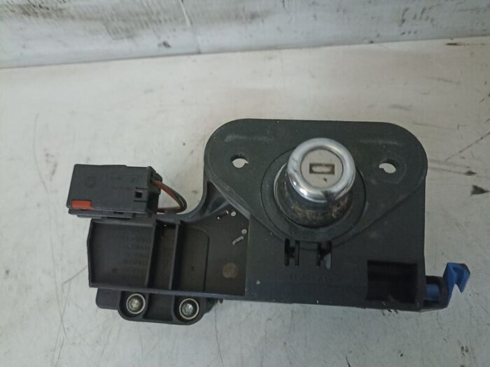 Bombin Porton Trasero Opel Corsa C sin llave