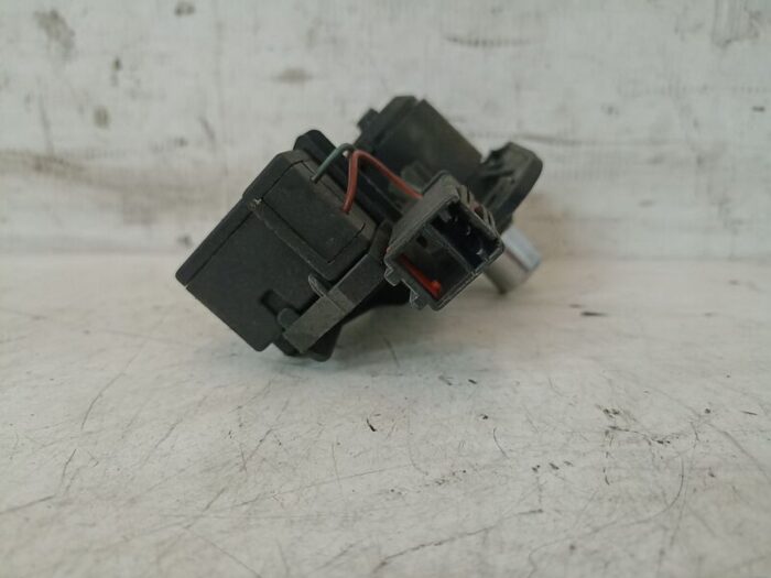 Bombin Porton Trasero Opel Corsa C sin llave