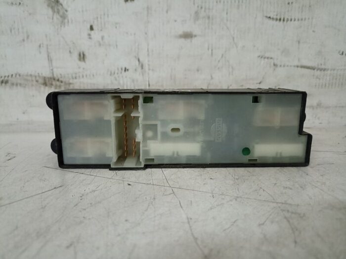 Botonera elevalunas delantero izquierdo Nissan Almera II N16 2002