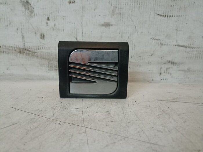 Embellecedor cerradura portón Seat Ibiza II (6K) 1998