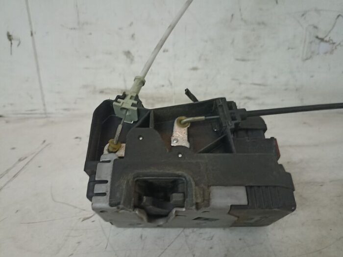 Cerradura delantera derecha Opel Zafira A 2004