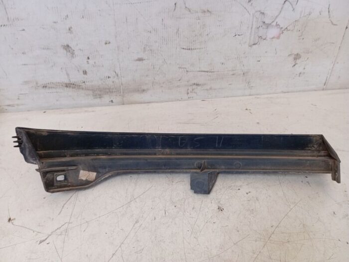 Moldura Bajo Faro izquierdo Opel Zafira A 2000