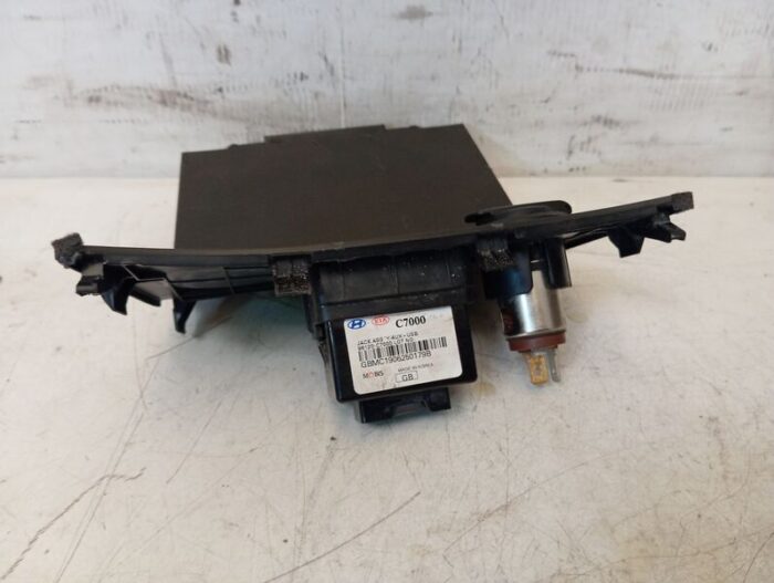 Consola central con toma mechero usb y AUX Hyundai I20 Active (gb) 2019