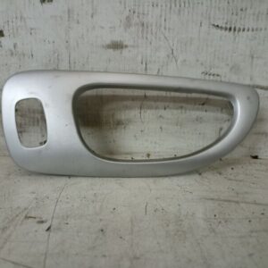 Moldura maneta trasera derecha Peugeot 307 2005