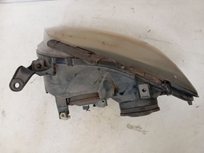 Faro derecho Nissan Almera Tino 2003
