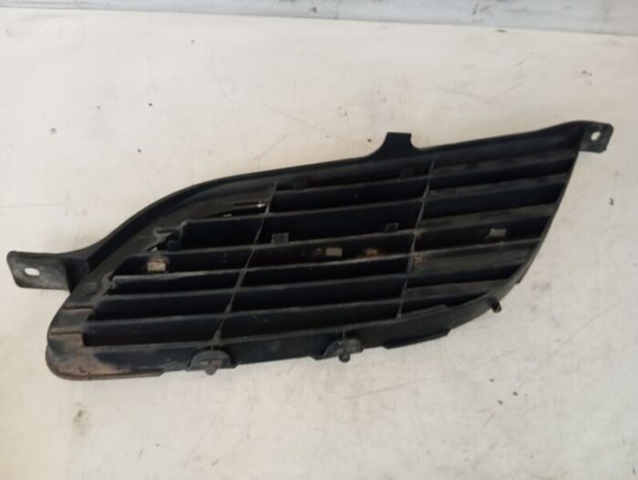 Rejilla Paragolpes Derecha Nissan Almera Tino 2003