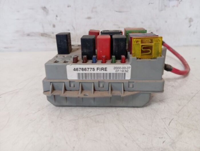 Caja Reles / Fusibles Fiat Punto (188) 2000