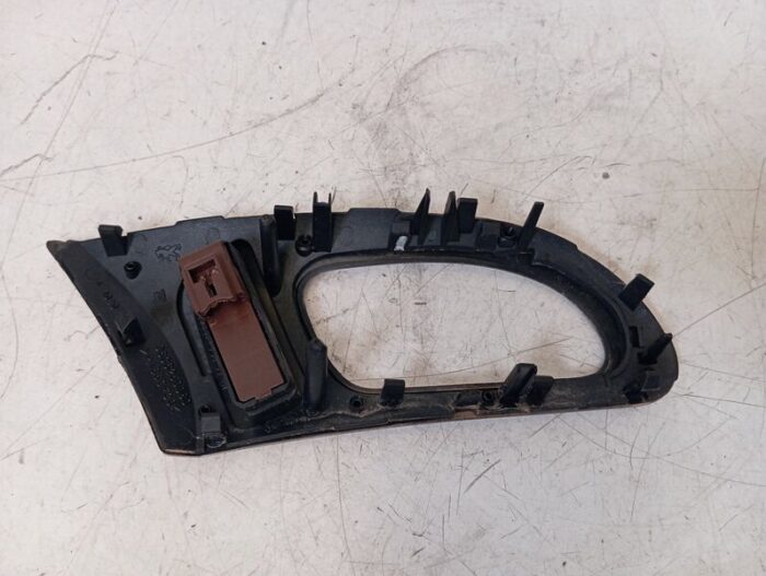 Moldura interna puerta delantera izquierda Peugeot 607 2005