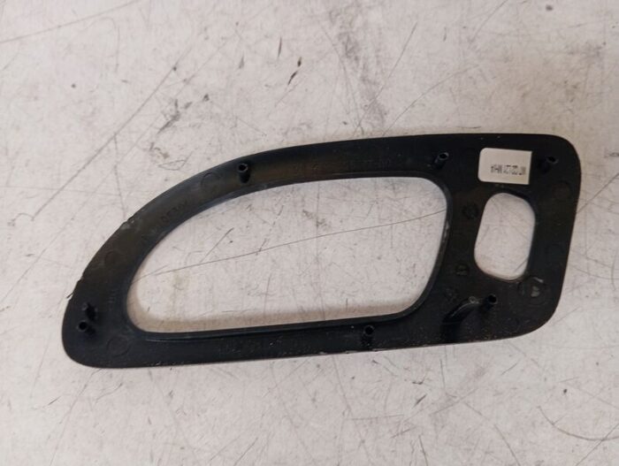 Moldura maneta puerta trasera derecha del Peugeot 607 2005