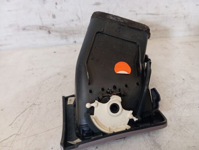 Rejilla difusor aire delantera izquierda Peugeot 607 2005