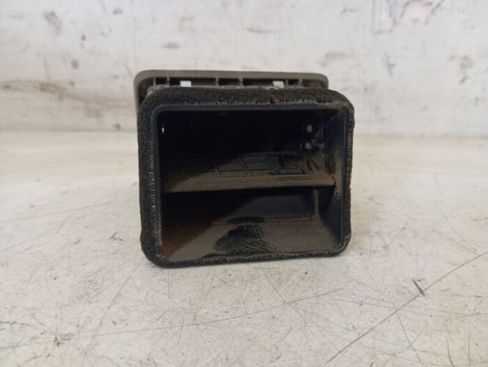 Difusor aire delantero izquierdo Hyundai Tucson (JM) 2007