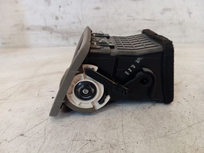 Difusor aire delantero derecho Hyundai Tucson (JM) 2007