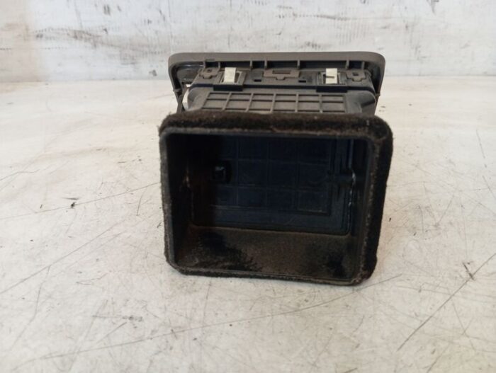 Difusor aire delantero derecho Hyundai Tucson (JM) 2007