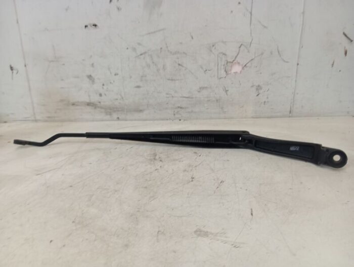 Brazo del limpiaparabrisas izquierdo Hyundai Tucson 2007