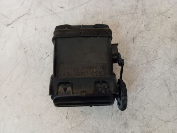 Difusor aire delantero izquierdo Nissan Vanette 1996