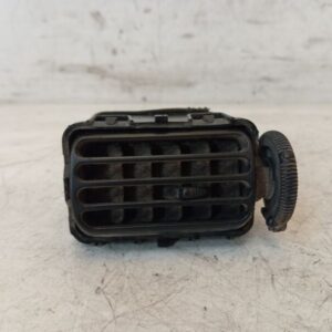Difusor aire delantero izquierdo Nissan Vanette 1996