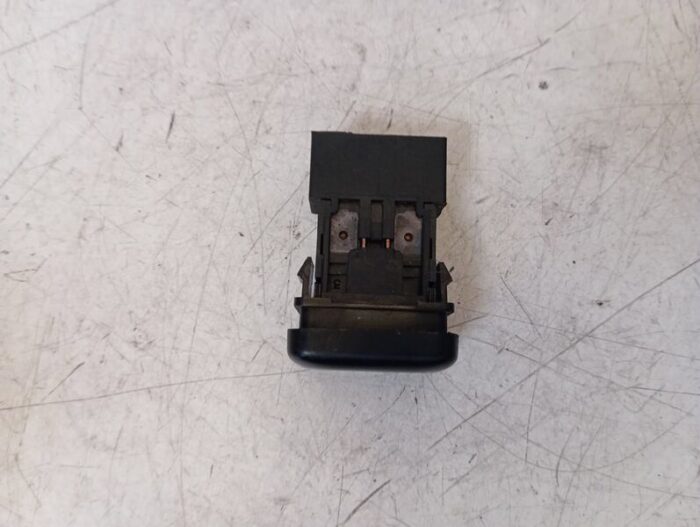 Interruptor desempañar luna trasera Nissan Serena 1996