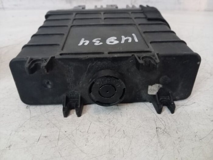 Centralita motor UCE Volkswagen Sharan (7M8) 2000