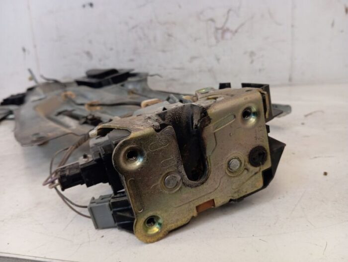 Elevalunas delantero derecho eléctrico Renault Laguna I 1998