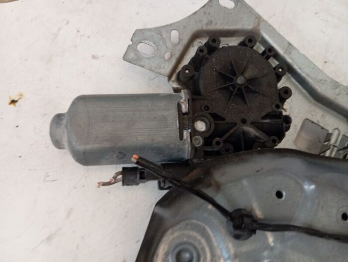 Elevalunas delantero izquierdo eléctrico Renault Laguna I 1998 con cerradura