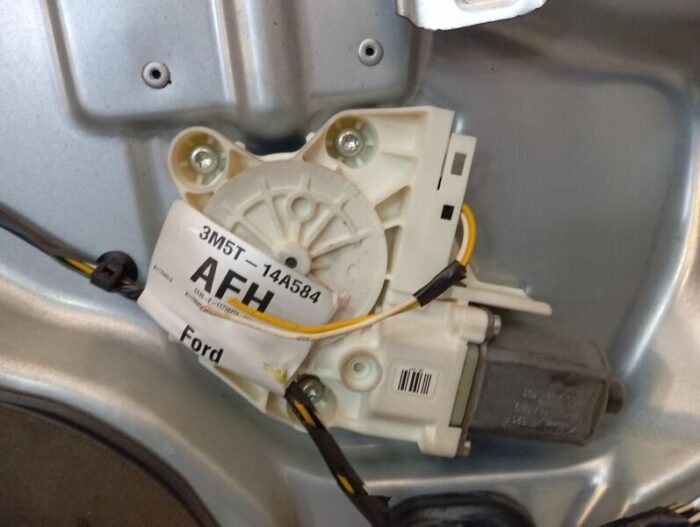 Elevalunas eléctrico delantero izquierdo con motor Ford Focus II 2005