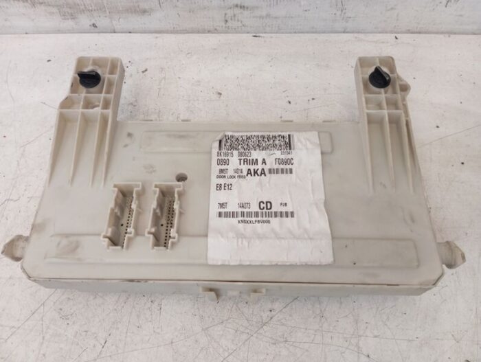 Caja relés y fusibles Ford C-MAX 2008 diésel