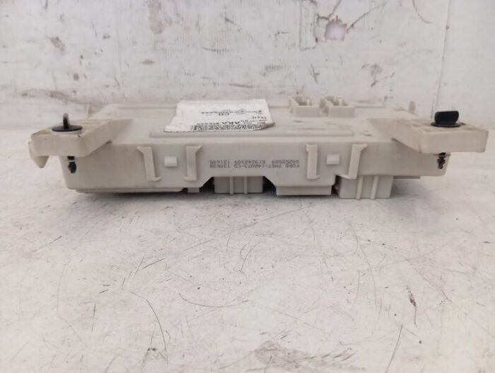 Caja relés y fusibles Ford C-MAX 2008 diésel
