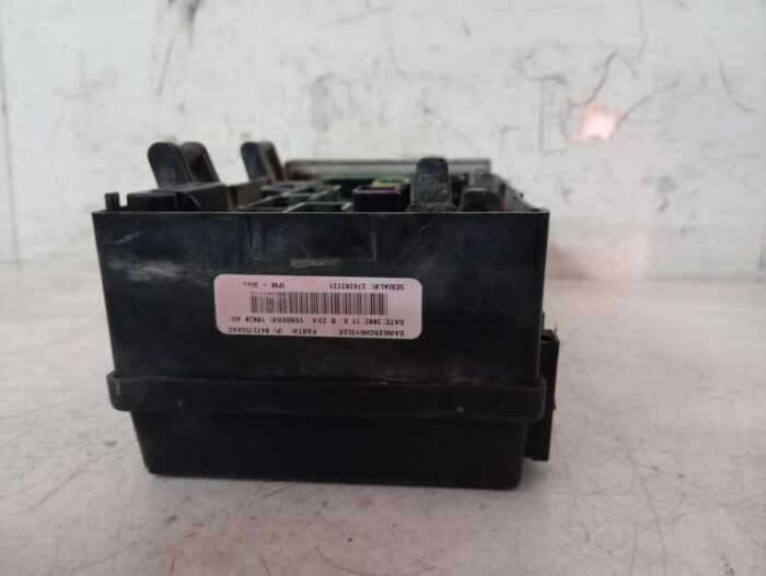 Caja relés fusibles Chrysler Voyager (RG) 2.5 CRD 2003