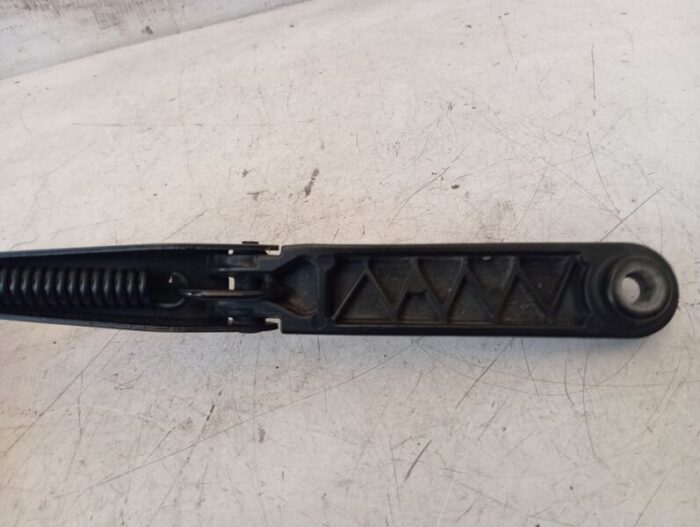 Brazo limpiaparabrisas delantero izquierdo Audi A1 (8X) 2017