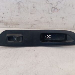 Moldura puerta derecha con botón elevalunas Ford Ka+ 2016