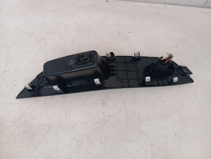 Moldura puerta derecha con botón elevalunas Ford Ka+ 2016