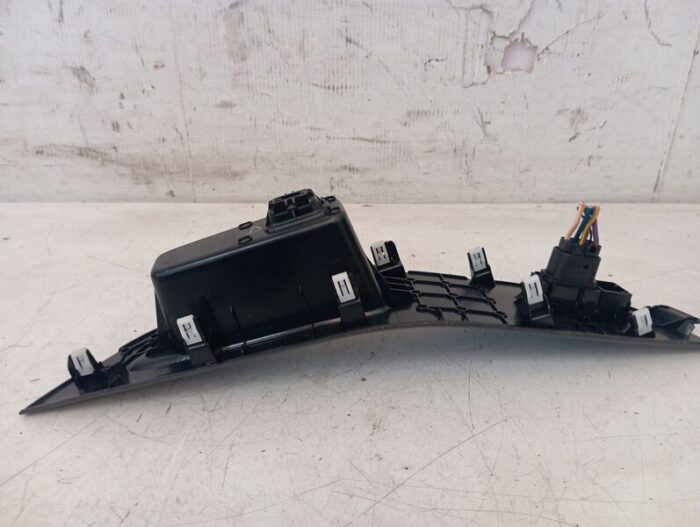 Moldura puerta derecha con botón elevalunas Ford Ka+ 2016