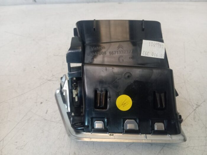 Rejilla Aireadora izquierda Citroën C4 II (B7) 2011