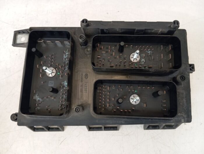 Caja Reles Fusibles Opel Zafira B 2007