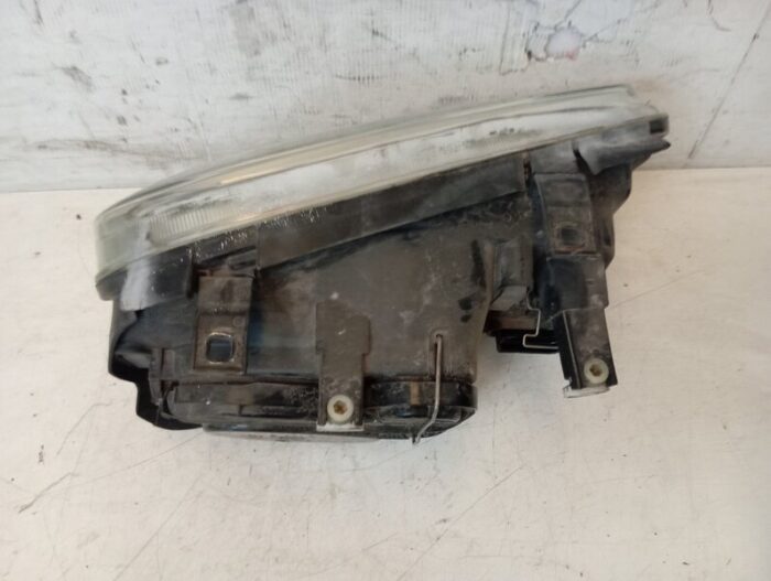 Faro delantero izquierdo Volkswagen Golf IV con antiniebla 1999