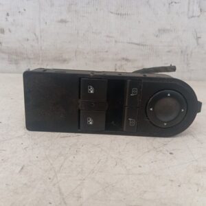 Mando elevalunas delantero izquierdo Opel Astra H 2005