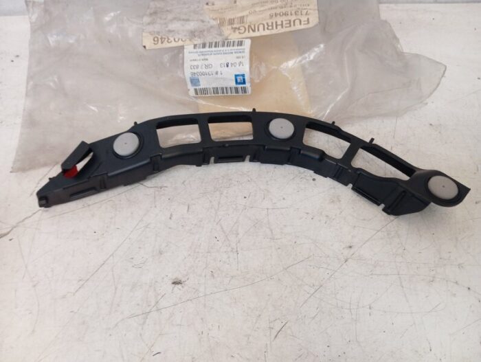 Soporte trasero izquierdo montaje de paragolpes Opel Vectra C 2006