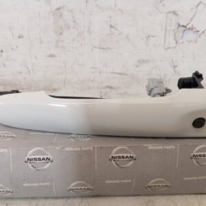Tirador De Puerta Delantera Derecha Nissan Juke/Note (F15E/E12E) blanco nueva original