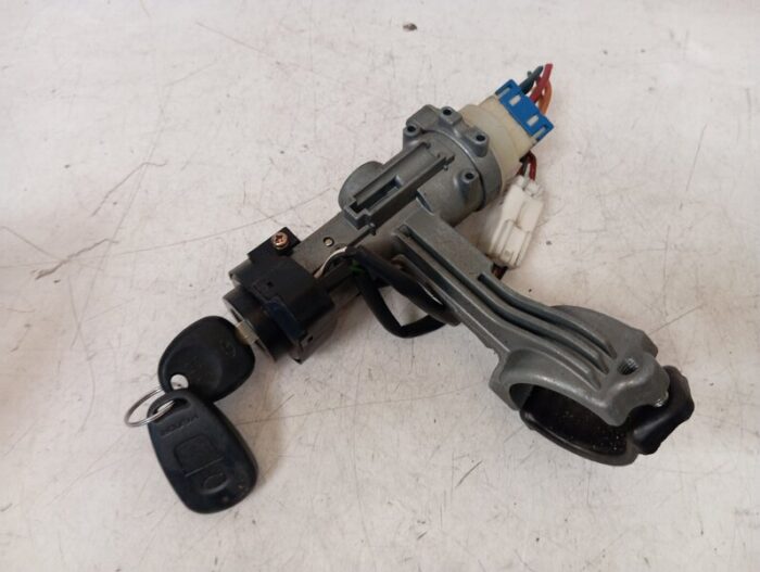 Clausor bombin de arranque con llave Hyundai Matrix 2003