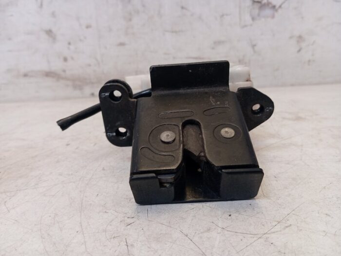 Cerradura Maletero / Portón Mazda 3 2007